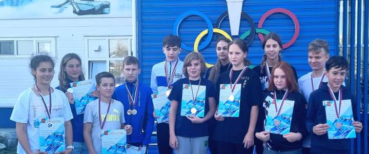 Ученик 7м2 класса Международной лингвистической школы Никита Шелестов стал первым на Краевых соревнованиях по конькобежному спорту 