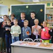 История русских народных промыслов, оригами, маски пекинской оперы, создание корейских национальных игрушек – в МЛШ продолжается International Week  