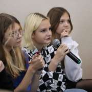 «Актуально о русском»: В Международной лингвистической школе состоялось заседание дебат – клуба для восьмиклассников