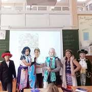 Ученики 5м4 класса Международной лингвистической школы сыграли «Кота в сапогах»,  «Золушку» и «Красную шапочку» на уроке литературы 
