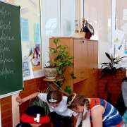 Ученики 5м4 класса Международной лингвистической школы сыграли «Кота в сапогах»,  «Золушку» и «Красную шапочку» на уроке литературы 