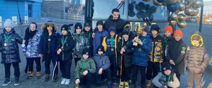 Ученик 2м2 класса Международной лингвистической школы Тимофей Гареев стал лучшим игроком на турнире по хоккею «Кубок мира» в Новосибирске