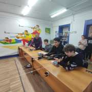 Ученики 11 классов Международной лингвистической школы продолжают сдавать нормы ГТО: показываем свои навыки в тире 