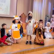 Ученики начальных классов сыграли зимние сказки на сцене Международной лингвистической школы