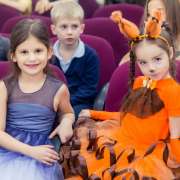 Ученики начальных классов сыграли зимние сказки на сцене Международной лингвистической школы