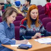 Ученики начальных классов сыграли зимние сказки на сцене Международной лингвистической школы