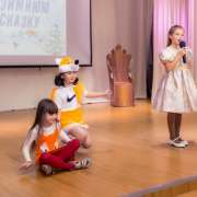 Ученики начальных классов сыграли зимние сказки на сцене Международной лингвистической школы