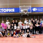 Быстрее, выше, сильнее: в Международной лингвистической школе состоялись «Веселые старты» учеников 2 классов с родителями