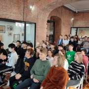 Ученикам 7и 8 классов Международной лингвистической школы в музее Дальнего Востока рассказали о подвиге блокадного Ленинграда 