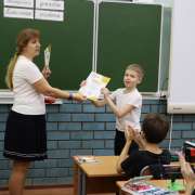 Ученики 2м1 класса МЛШ стали вторыми на региональном конкурсе «Родные пенаты», а ребята из 3 - призерами Всероссийской Олимпиады «Умники России»