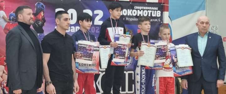 Ученики 5м4 класса Международной лингвистической школы Акмал и Джамал Дустиевы стали лучшими на Чемпионате и Первенстве Приморского края по кикбоксингу 