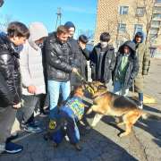 Ученики 8м2 класса Международной лингвистической школы отправились на экскурсию в отделение МВД по Приморскому краю 