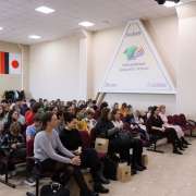 Представители «Альянс Франсез-Владивосток» провели экскурсию по французским комиксам, представленным на экспозиции в Международной лингвистической школе  