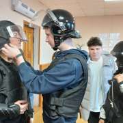 Ученики 8м2 класса Международной лингвистической школы отправились на экскурсию в отделение МВД по Приморскому краю 