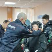Ученики 8м2 класса Международной лингвистической школы отправились на экскурсию в отделение МВД по Приморскому краю 