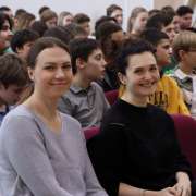 Представители «Альянс Франсез-Владивосток» провели экскурсию по французским комиксам, представленным на экспозиции в Международной лингвистической школе  