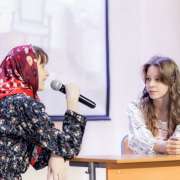 «Играем классику»: в Международной лингвистической школе состоялся театральный фестиваль  