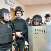 Ученики 8м2 класса Международной лингвистической школы отправились на экскурсию в отделение МВД по Приморскому краю 