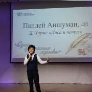 «Души прекрасные порывы»: иностранные ученики Международной лингвистической школы  прочитали со сцены стихи русских поэтов 