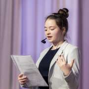 «Играем классику»: в Международной лингвистической школе состоялся театральный фестиваль  