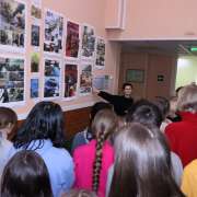 Представители «Альянс Франсез-Владивосток» провели экскурсию по французским комиксам, представленным на экспозиции в Международной лингвистической школе  