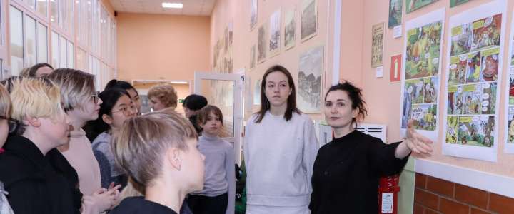 Представители «Альянс Франсез-Владивосток» провели экскурсию по французским комиксам, представленным на экспозиции в Международной лингвистической школе  