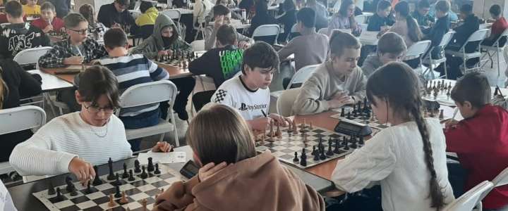 Ученики Международной лингвистической школы успешно дебютировали в городских соревнованиях по шахматам «Белая ладья»   