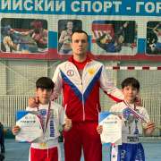 Ученики 5м4 класса МЛШ Джамал и Акмал Дустиевы завоевали «золото» и «серебро» на Первенстве ДФО по кикбоксингу 