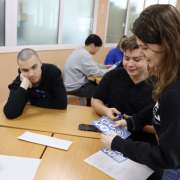 Заместитель декана факультета мировой экономики и мировой политики НИУ ВШЭ Анна Жихарева рассказала старшеклассникам МЛШ о преимуществах учебы в «Вышке» 