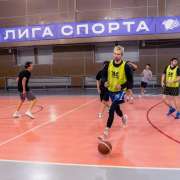 В Международной лингвистической школе проходят спортивные соревнования между командами учителей и учеников  