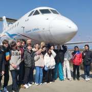 Ученики 6м1 класса МЛШ узнали историю аэропорта имени Арсеньева, узнали, как правильно проходить контроль и почему нельзя проносить в самолет жидкости больше 100 мл 