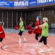 В Международной лингвистической школе проходят спортивные соревнования между командами учителей и учеников  