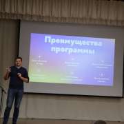 Заместитель декана факультета мировой экономики и мировой политики НИУ ВШЭ Анна Жихарева рассказала старшеклассникам МЛШ о преимуществах учебы в «Вышке» 