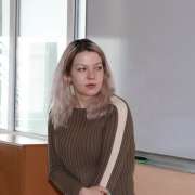 Заместитель декана факультета мировой экономики и мировой политики НИУ ВШЭ Анна Жихарева рассказала старшеклассникам МЛШ о преимуществах учебы в «Вышке» 