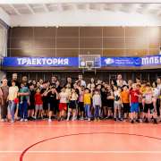 Быстрее, выше, сильнее: ученики 4 класса Международной лингвистической школы вместе с родителями соревновались в ловкости на спортивной площадке 
