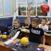 Мы не одни во Вселенной: ученики 4 класса МЛШ изготовили макеты Солнечной системы после изучения соответствующей темы 