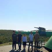 Ученики 9м3 класса Международной лингвистической школы познакомились с устройством Ворошиловской батареи на Русском острове