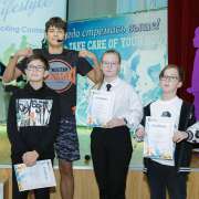 Healthy lifestyle: ученики четвертых и пятых классов Международной лингвистической школы прочли со сцены стихи на заданную тему
