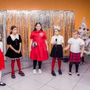В Международной лингвистической школе состоялась Рождественская ярмарка «Пусть дети верят в чудеса» 