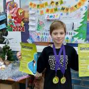 Ученики Международной лингвистической школы заняли пьедестал почета на соревнованиях по плаванию в СК «Чемпион»