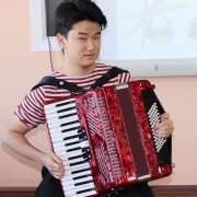 Новогоднее заседание «Русского клуба»: иностранные ученики показали отличное знание русских новогодних традиций 