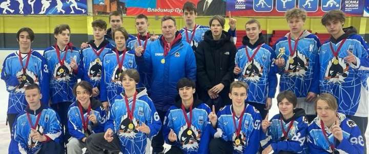 Ученик 10 В класса МЛШ Данил Горелов в составе команды «Полюс 2007» занял 1 место в финале краевого турнира по хоккею «Золотая шайба» 