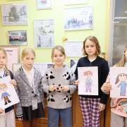 Малый медиакласс в МЛШ: ученицы 3м1 класса берут интервью у художника героев своих рассказов 