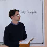 Гостем учеников Международной лингвистической школы стал студент 3 курса ВШЭ из Франции Амори Левек