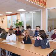 Гостем учеников Международной лингвистической школы стал студент 3 курса ВШЭ из Франции Амори Левек