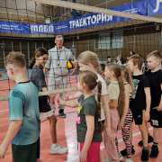 Ученики 2 и 3 классов Международной лингвистической школы сражаются в пионербол и баскетбол