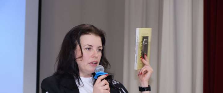 Проект «Founders of Vladivostok» развивается - в гости к ученикам 7 и 8 классов МЛШ пришла экскурсовод Татьяна Фоменко 