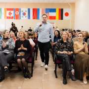 Поздравление директора МЛШ с Международным женским днем