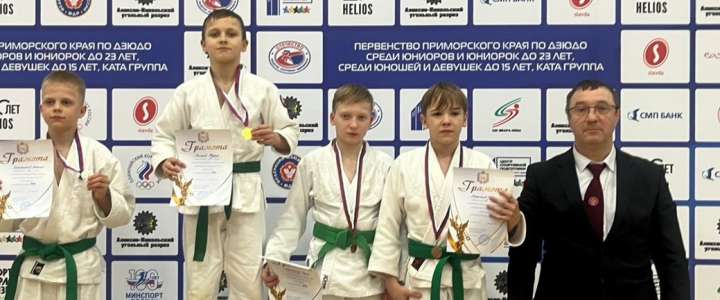 Ученик 6м3 класса МЛШ Федор Галаев взял «бронзу» на Первенстве ДВФО по дзюдо, команда учителей МЛШ обыграла учеников в баскетбол, а 10 классы выявили лучших шахматистов