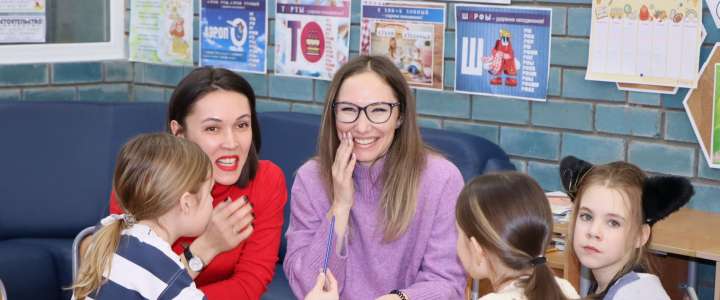 Накануне Международного женского дня мамы и дочки из начальной школы МЛШ сыграли в квиз